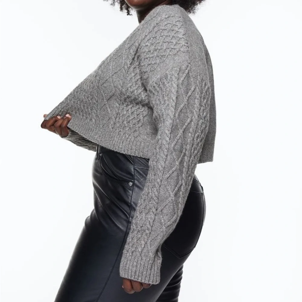 NWT H&M Cable Knit Sweater - Picture 2 of 9